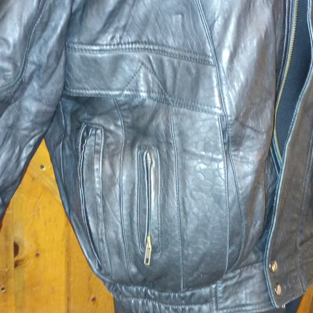 Black leather jacket - Picture 4 of 10